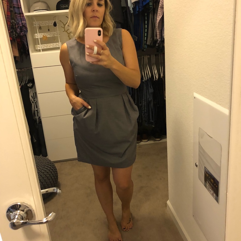 Super cute gray bubble pocketed dress 👗